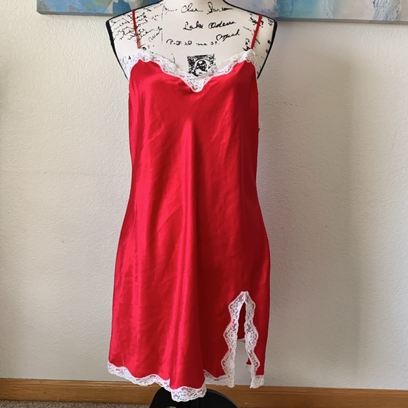 Victoria’s Secret Robe and Nighty - Picture 3 of 7